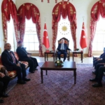 cumhurbaskani-erdgan-turkiye-ermenileri-patrigi-sahak-masalyani-kabul-etti-J3J8BI9u.jpg