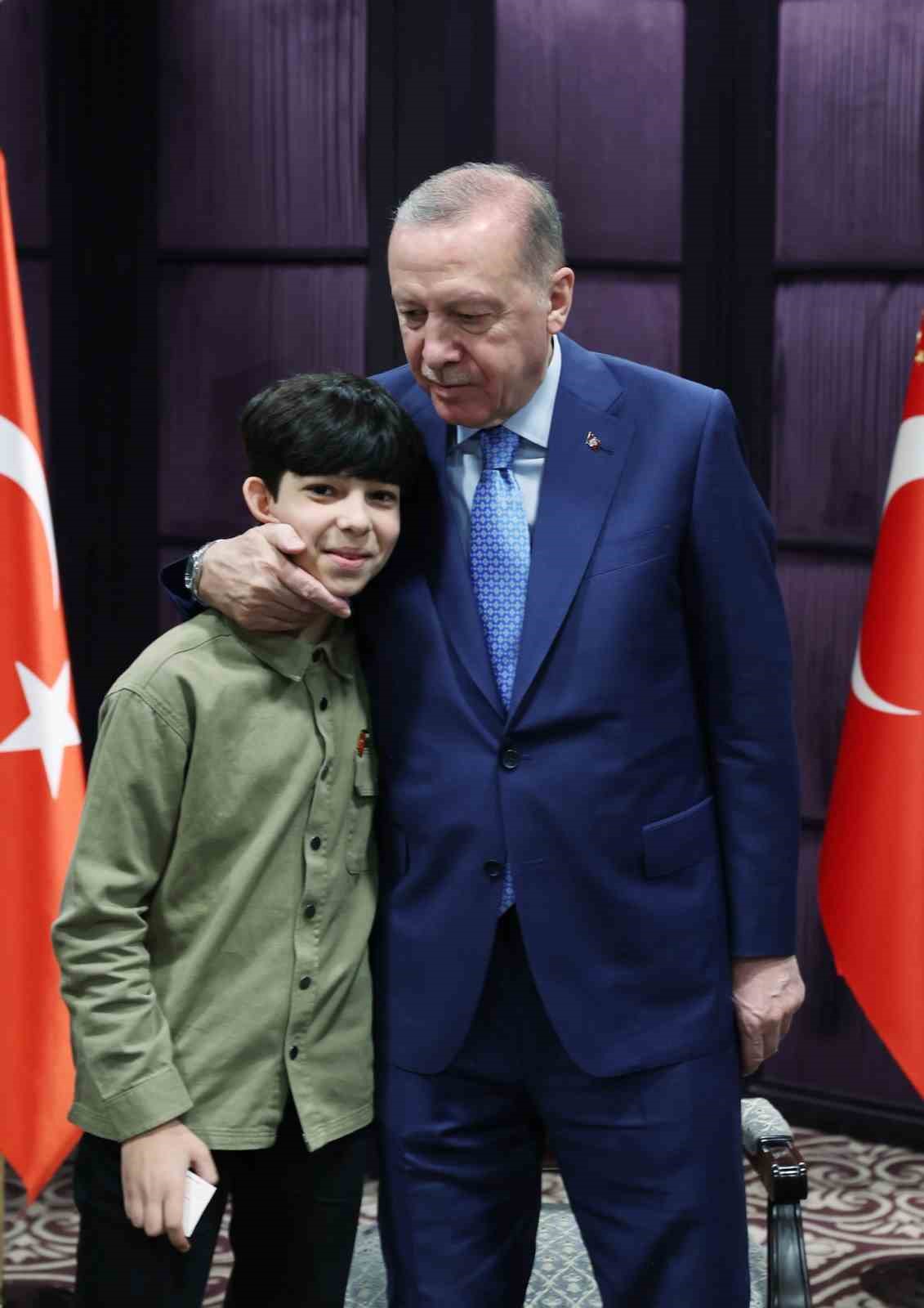 cumhurbaskani erdogan 11 yasindaki gazzeli ramazan ebu cezer ve ailesini kabul etti 2 c8mGgZsj