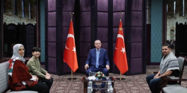 cumhurbaskani-erdogan-11-yasindaki-gazzeli-ramazan-ebu-cezer-ve-ailesini-kabul-etti-Cax7w9h9.jpg