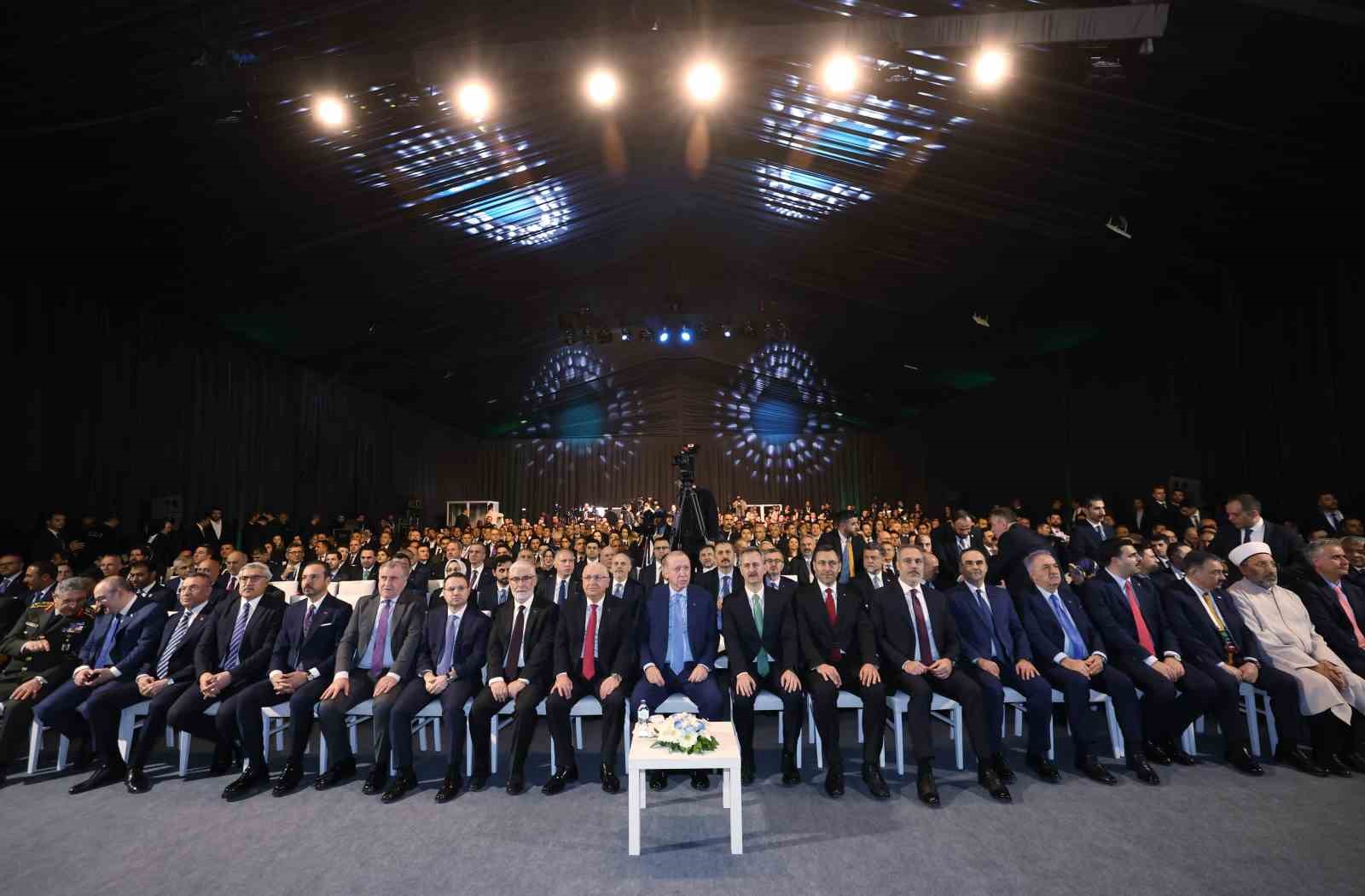 cumhurbaskani erdogan 2028de 11 milyar dolarlik ihracat hacmini yakalayacak insallah savunma ihracatinda dunyada ilk IB8WdYJC