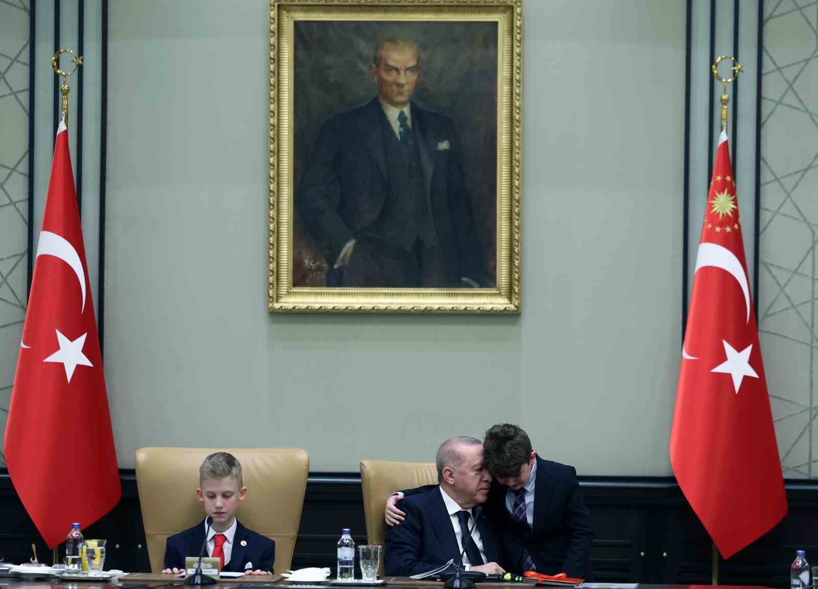 cumhurbaskani erdogan 23 nisanda koltugunu civan borana devretti 13 H33CBSXe