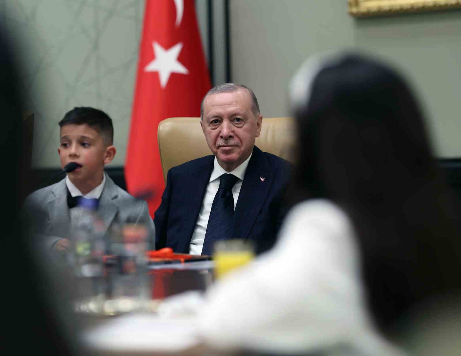 cumhurbaskani erdogan 23 nisanda koltugunu civan borana devretti 2 CGTGzN7O