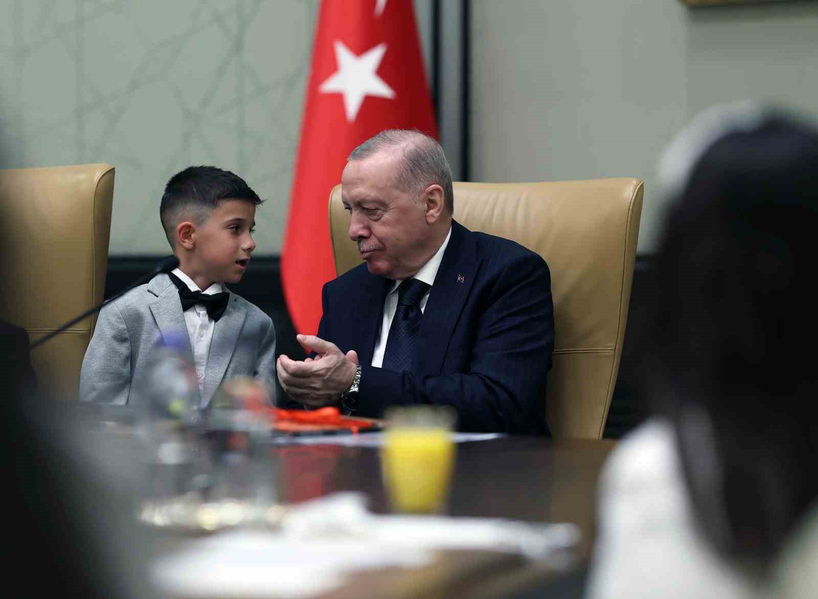 cumhurbaskani erdogan 23 nisanda koltugunu civan borana devretti 3 AWvefc5Z