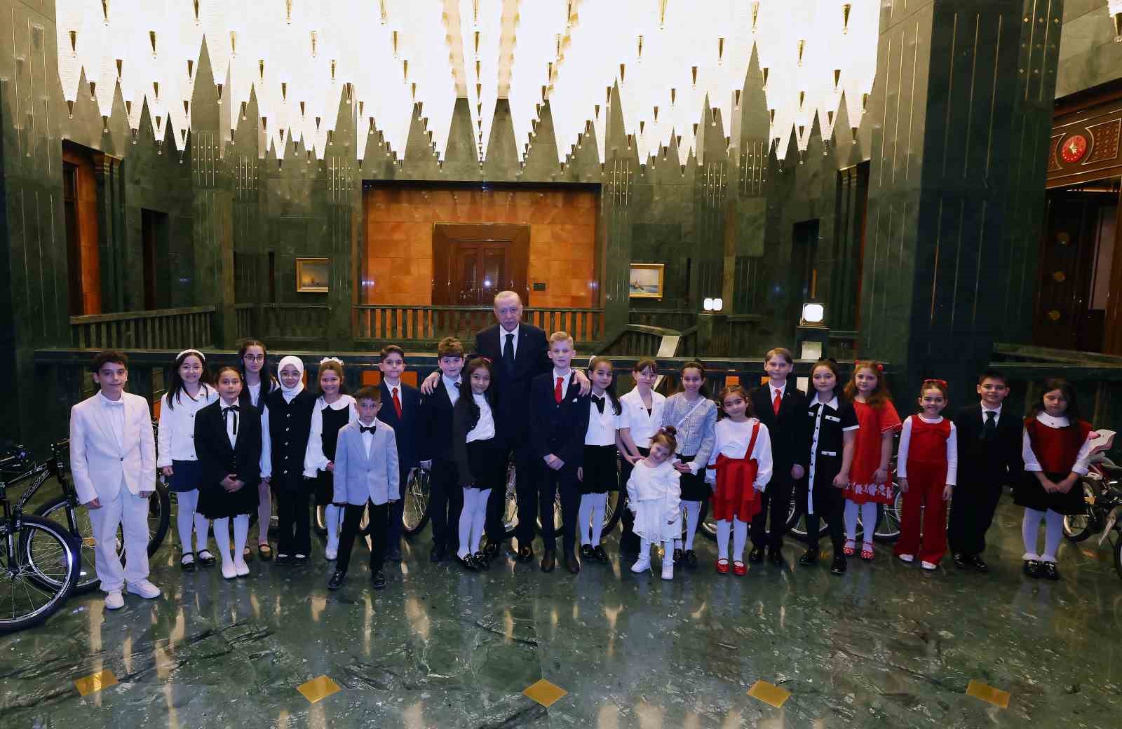cumhurbaskani erdogan 23 nisanda koltugunu civan borana devretti 5 Ps47sle4