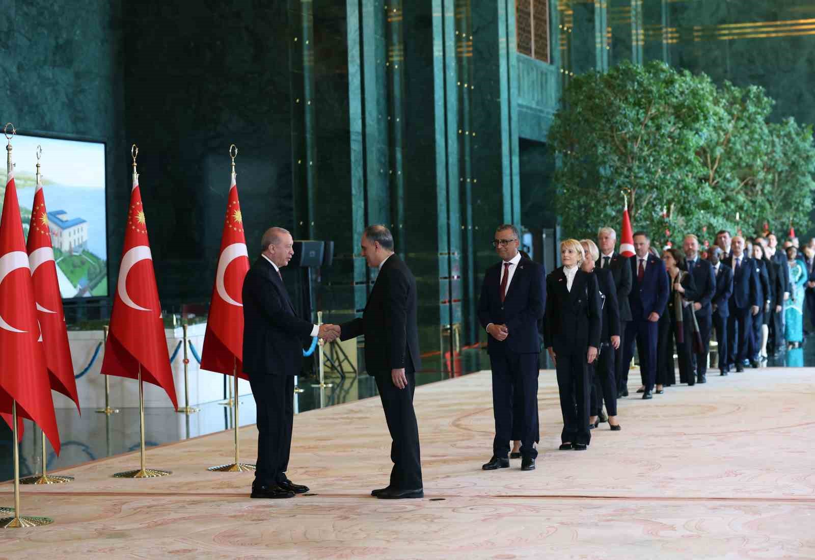 Cumhurbaşkanı Erdoğan, 29 Ekim Cumhuriyet Bayramı tebriklerini kabul etti 4 cumhurbaskani erdogan 29 ekim cumhuriyet bayrami tebriklerini kabul etti 0 b8F1yg8B