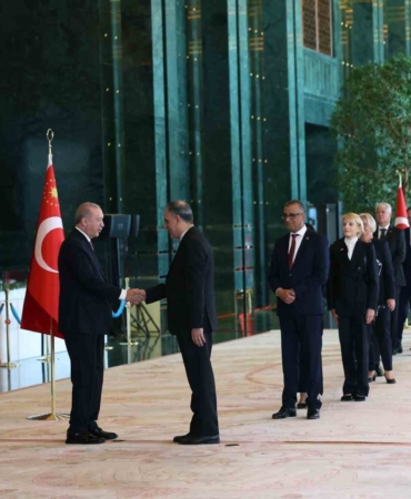 cumhurbaskani-erdogan-29-ekim-cumhuriyet-bayrami-tebriklerini-kabul-etti-XFJ1KhtX.jpg
