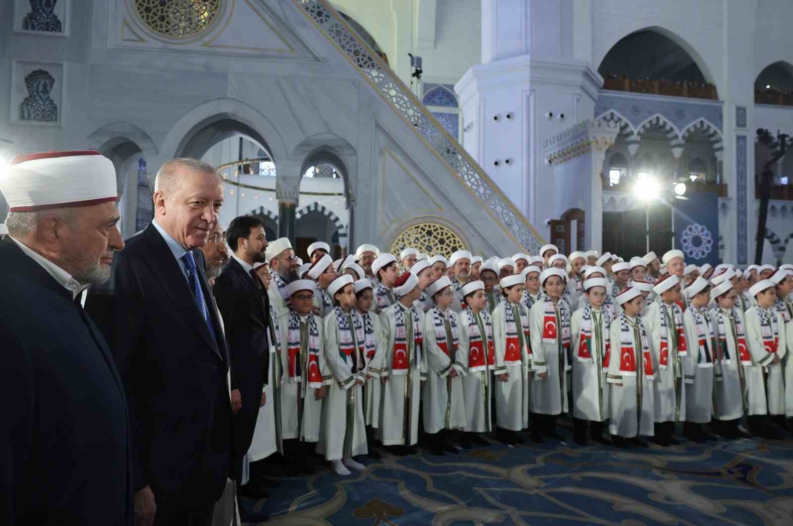 cumhurbaskani erdogan 333 hafizin icazet merasimine katildi 3 AsKjhXp2