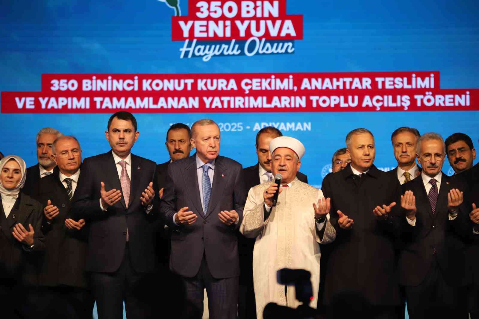 cumhurbaskani erdogan 350 bin 178 bagimsiz bolumun anahtarlarini hak sahibi kardeslerimize takdim etmis oluyoruz H628IpBG
