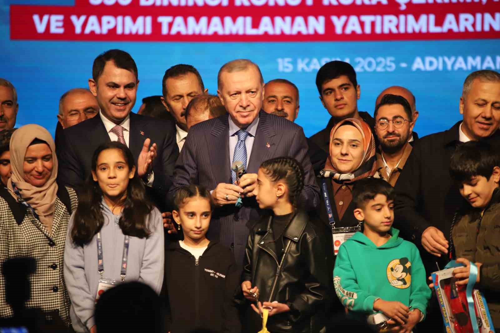 cumhurbaskani erdogan 350 bin 178 bagimsiz bolumun anahtarlarini hak sahibi kardeslerimize takdim etmis oluyoruz MXBz765T