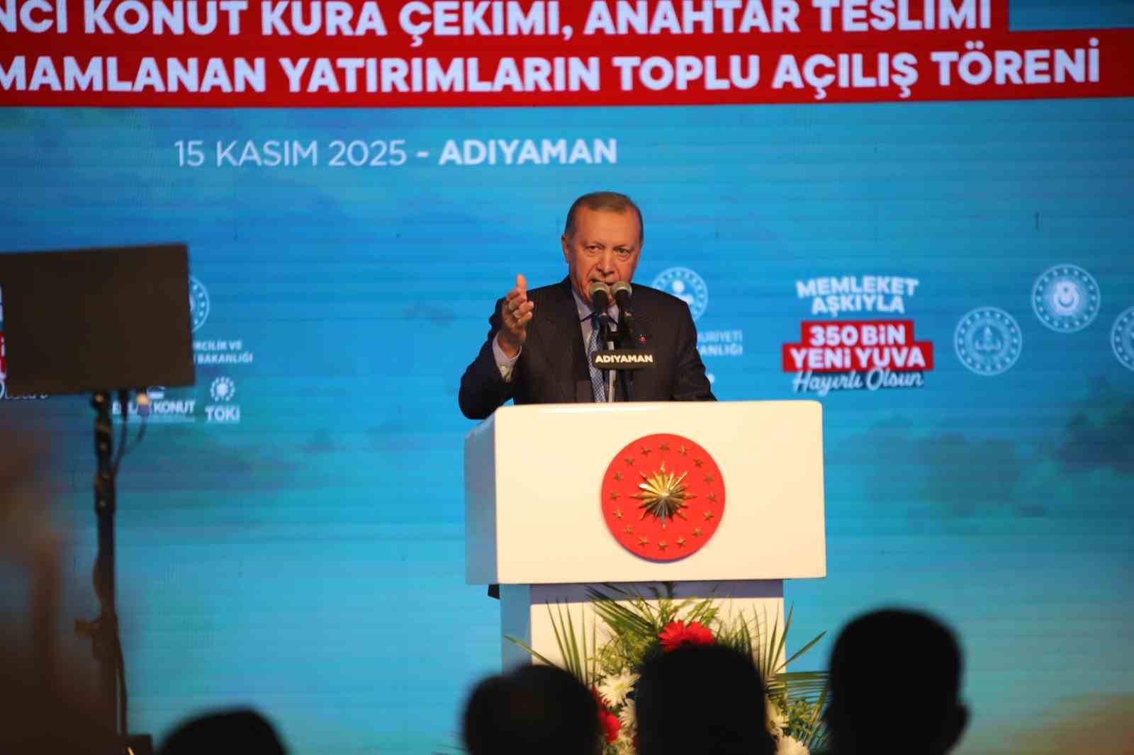 cumhurbaskani erdogan 350 bin 178 bagimsiz bolumun anahtarlarini hak sahibi kardeslerimize takdim etmis oluyoruz bQa4F8mc