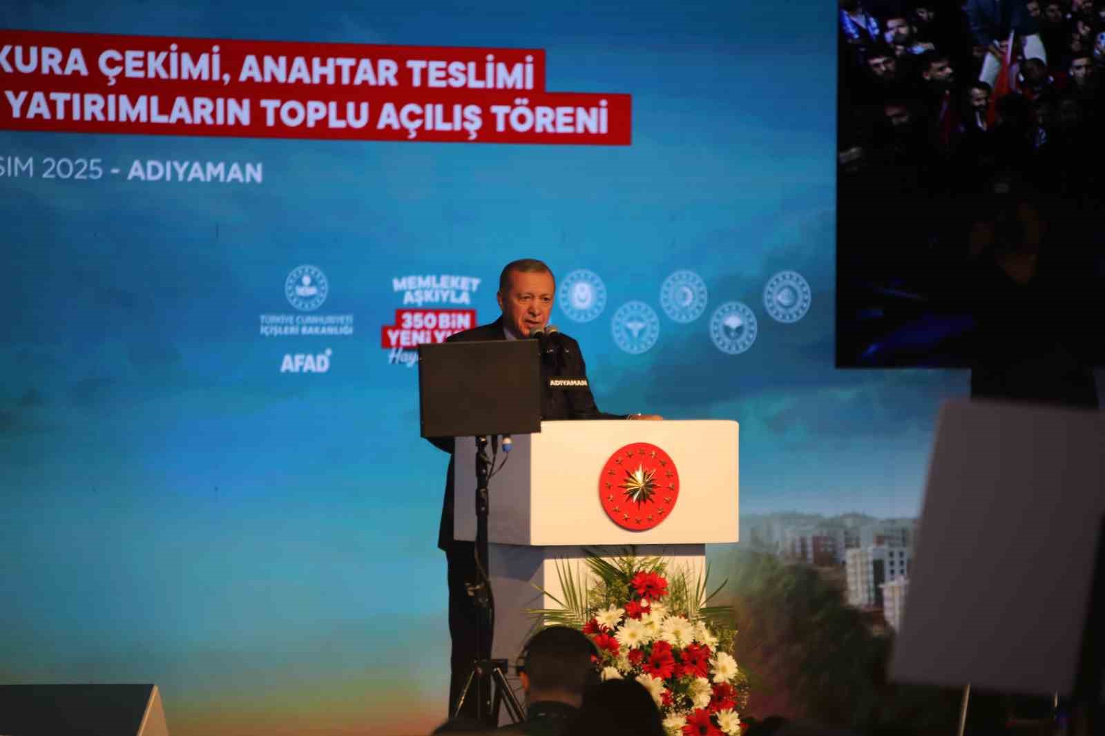 cumhurbaskani erdogan 350 bin 178 bagimsiz bolumun anahtarlarini hak sahibi kardeslerimize takdim etmis oluyoruz gsDqa7cW