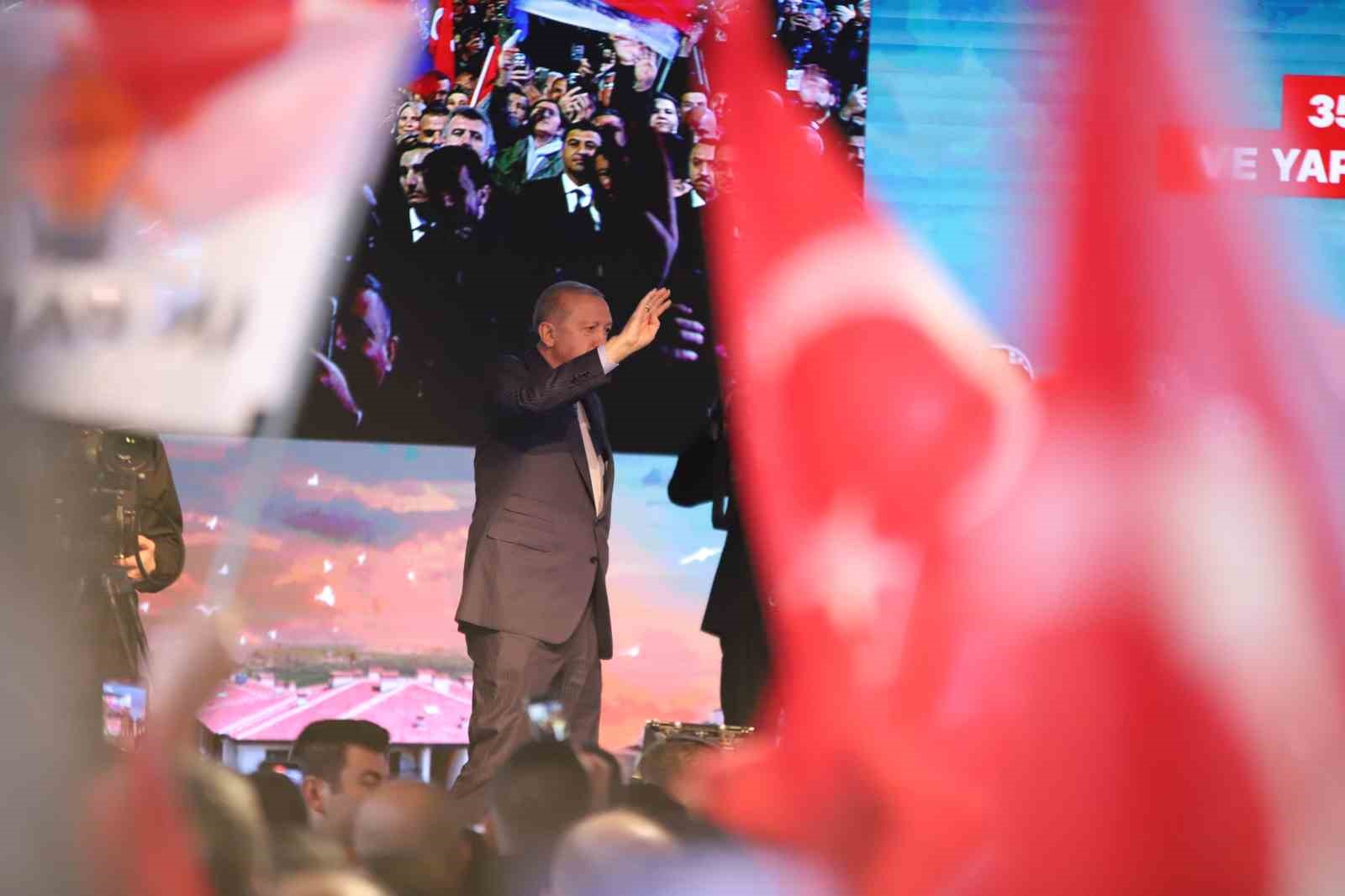 cumhurbaskani erdogan 350 bin 178 bagimsiz bolumun anahtarlarini hak sahibi kardeslerimize takdim etmis oluyoruz qB9yRVzc