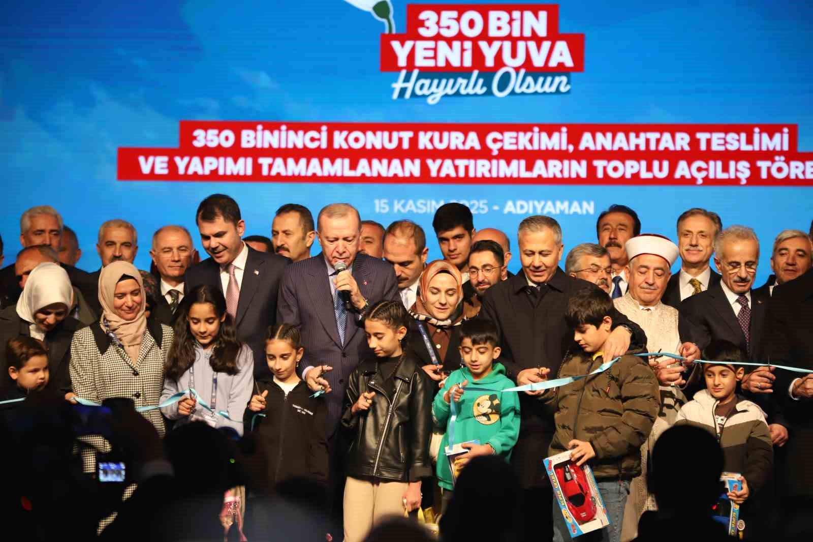 cumhurbaskani erdogan 350 bin 178 bagimsiz bolumun anahtarlarini hak sahibi kardeslerimize takdim etmis oluyoruz