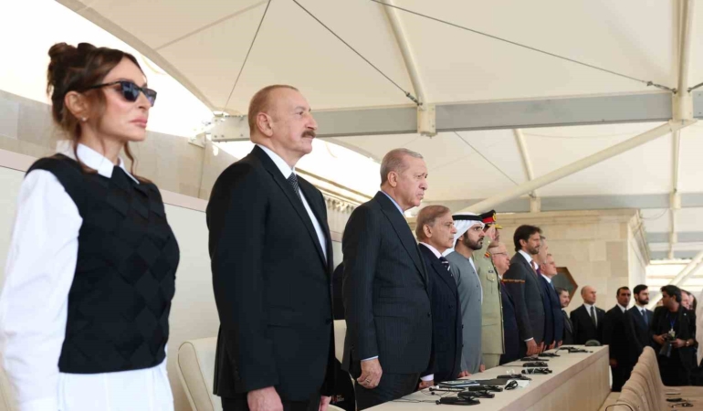 cumhurbaskani-erdogan-8-kasim-zafer-gununun-kutlandigi-toren-alaninda-skHKjIIM.jpg