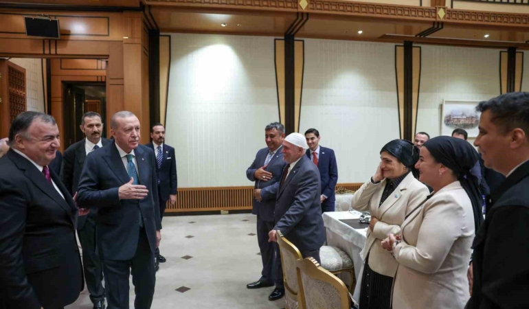 cumhurbaskani-erdogan-ahiskali-kardeslerimizin-ana-vatanlarina-geri-donmeleri-ve-vatandaslik-almalari-konusuyla-yakindan-ilgileniyoruz-WyQfTJ1e.jpg