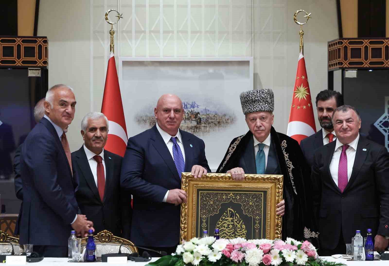 Cumhurbaşkanı Erdoğan: "Ahıskalı kardeşlerimizin ana vatanlarına geri dönmeleri ve vatandaşlık almaları konusuyla yakından ilgileniyoruz" 11 cumhurbaskani erdogan ahiskali kardeslerimizin ana vatanlarina geri donmeleri ve vatandaslik almalari konusuyla yakindan ilgileniyoruz bMnuPw4d