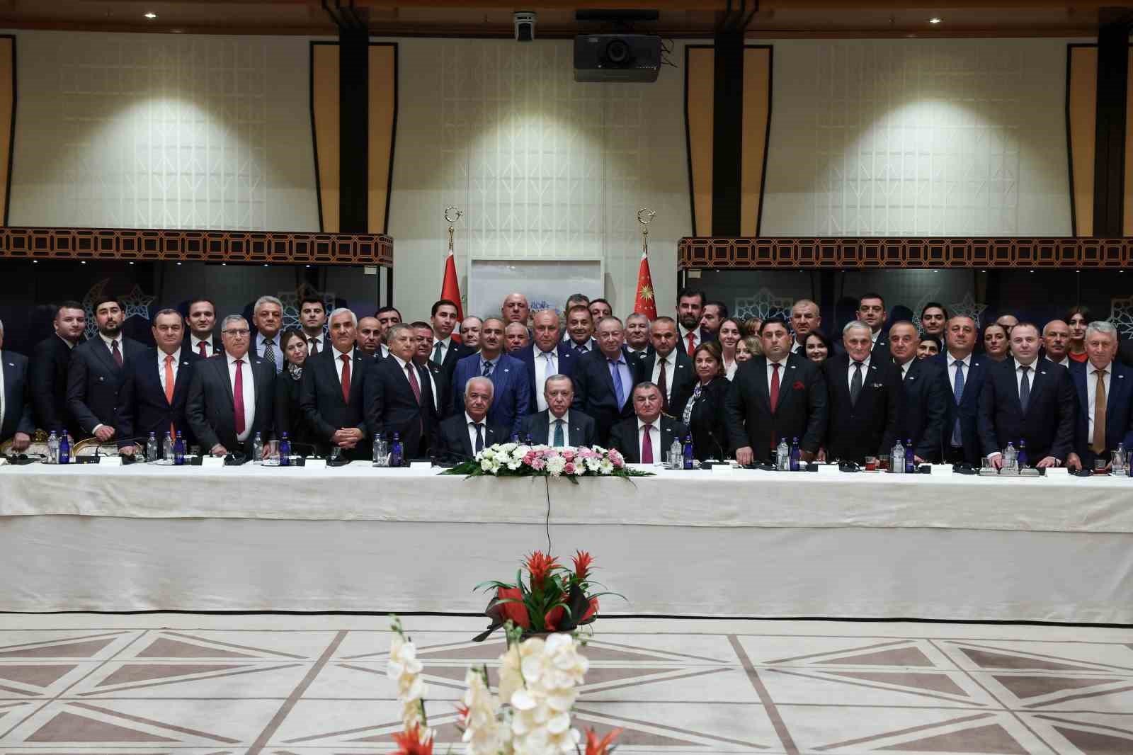 Cumhurbaşkanı Erdoğan: "Ahıskalı kardeşlerimizin ana vatanlarına geri dönmeleri ve vatandaşlık almaları konusuyla yakından ilgileniyoruz" 8 cumhurbaskani erdogan ahiskali kardeslerimizin ana vatanlarina geri donmeleri ve vatandaslik almalari konusuyla yakindan ilgileniyoruz i2fcM6wj