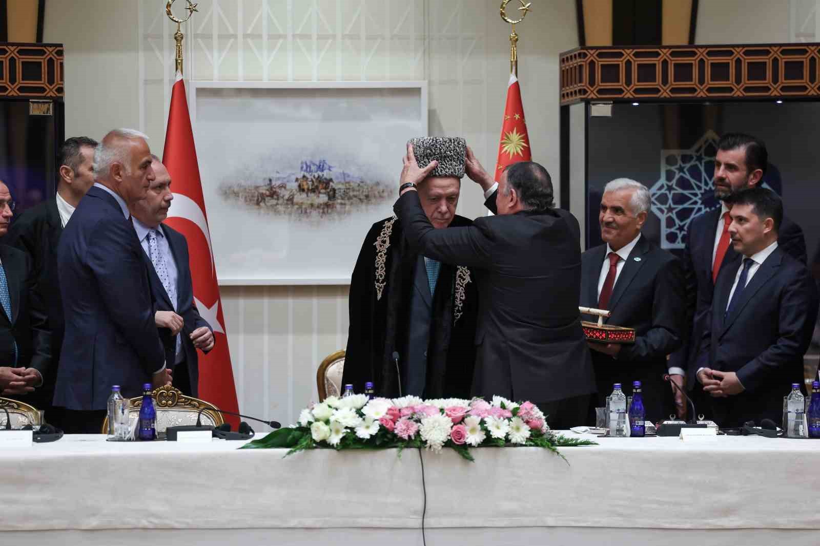 Cumhurbaşkanı Erdoğan: "Ahıskalı kardeşlerimizin ana vatanlarına geri dönmeleri ve vatandaşlık almaları konusuyla yakından ilgileniyoruz" 10 cumhurbaskani erdogan ahiskali kardeslerimizin ana vatanlarina geri donmeleri ve vatandaslik almalari konusuyla yakindan ilgileniyoruz
