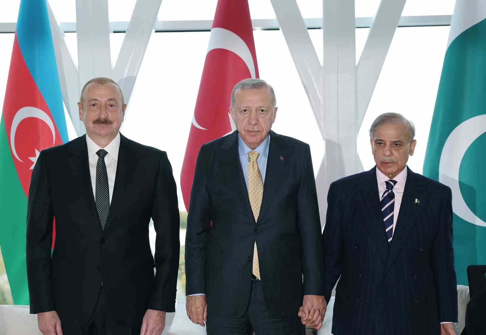 cumhurbaskani erdogan aliyev ve serif ile gorustu 0 RPFTWKX1