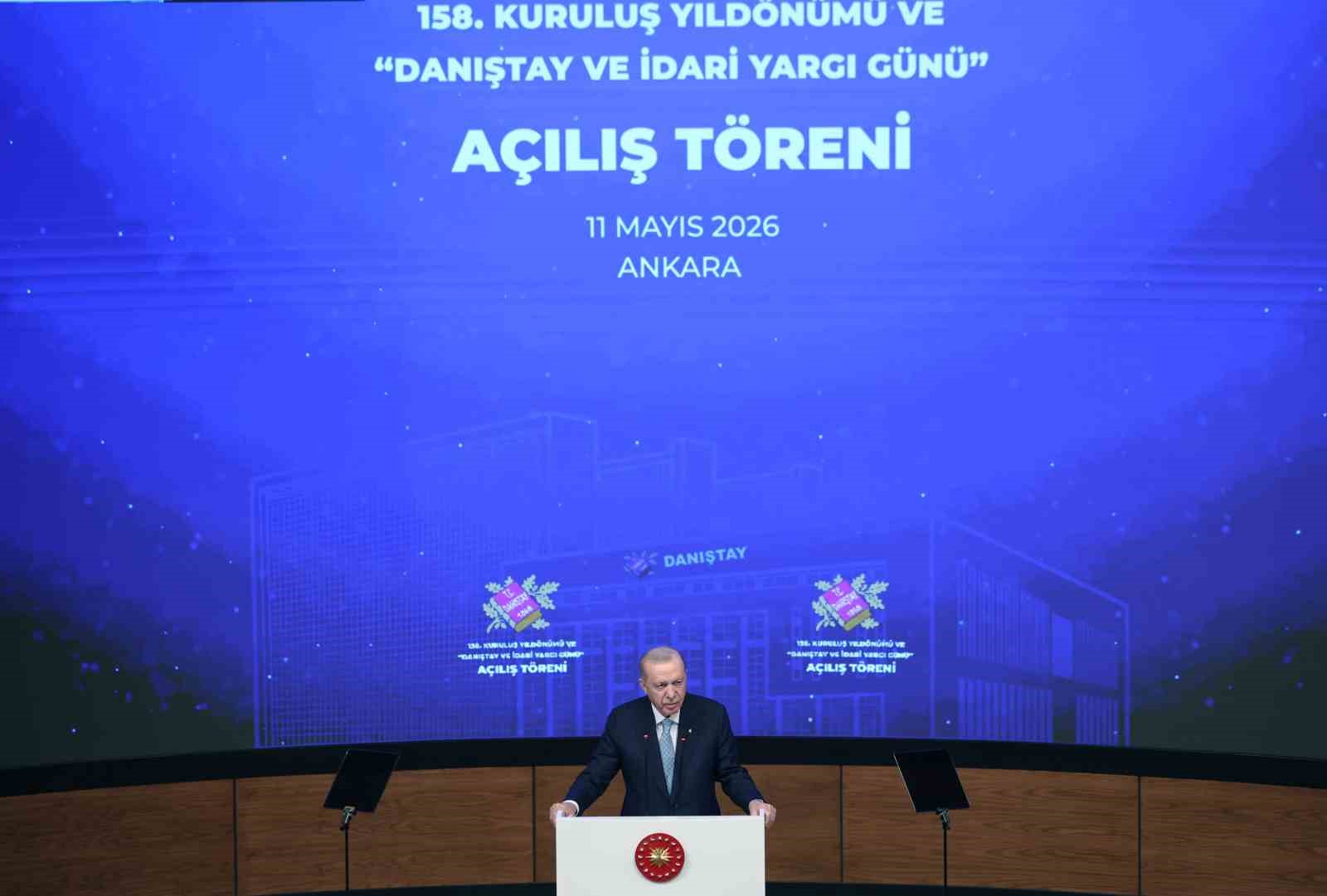 Cumhurbaşkanı Erdoğan: "Anayasayı darbecilerin veya seçkinlerin belirleyip topluma dayattıkları bir çerçeve olmaktan çıkarıp toplumun kendisinin belirleyip devlete deklare ettiği bir metne dönüştürmek zorundayız" 12 cumhurbaskani erdogan anayasayi darbecilerin veya seckinlerin belirleyip topluma dayattiklari bir cerceve olmaktan cikarip toplumun EngM6XUJ