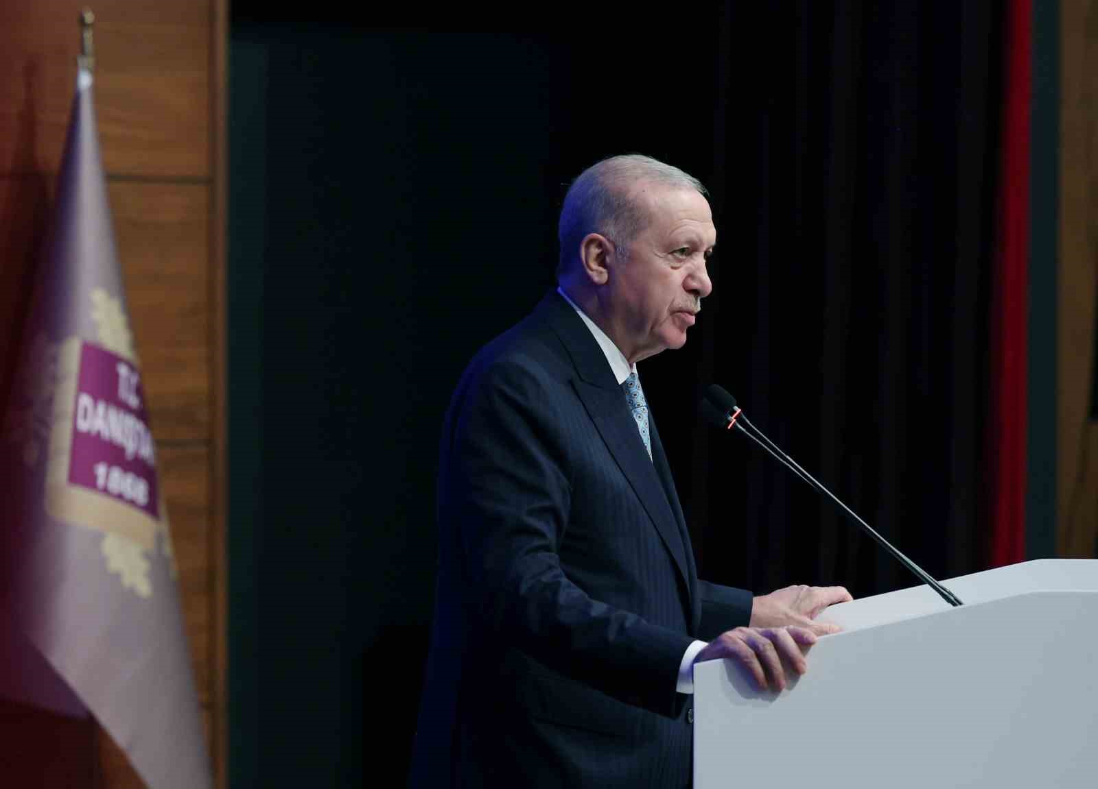 Cumhurbaşkanı Erdoğan: "Anayasayı darbecilerin veya seçkinlerin belirleyip topluma dayattıkları bir çerçeve olmaktan çıkarıp toplumun kendisinin belirleyip devlete deklare ettiği bir metne dönüştürmek zorundayız" 13 cumhurbaskani erdogan anayasayi darbecilerin veya seckinlerin belirleyip topluma dayattiklari bir cerceve olmaktan cikarip toplumun