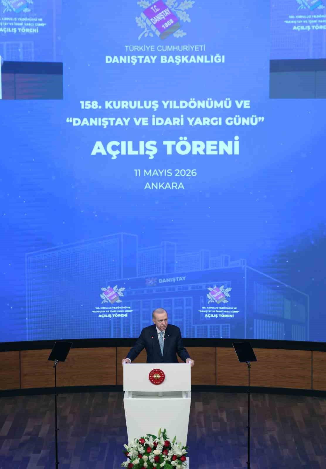 Cumhurbaşkanı Erdoğan: "Anayasayı darbecilerin veya seçkinlerin belirleyip topluma dayattıkları bir çerçeve olmaktan çıkarıp toplumun kendisinin belirleyip devlete deklare ettiği bir metne dönüştürmek zorundayız" 14 cumhurbaskani erdogan anayasayi darbecilerin veya seckinlerin belirleyip topluma dayattiklari bir cerceve olmaktan cikarip toplumun