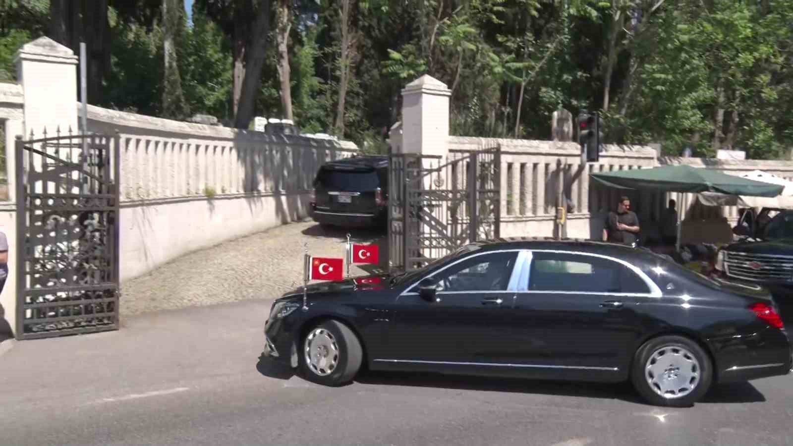 cumhurbaskani erdogan anne ve babasinin kabirlerini ziyaret etti 0 s2MO2RT1