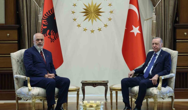 cumhurbaskani-erdogan-arnavutluk-basbakani-edi-rama-ile-gorustu-Hcib6rv1.jpg