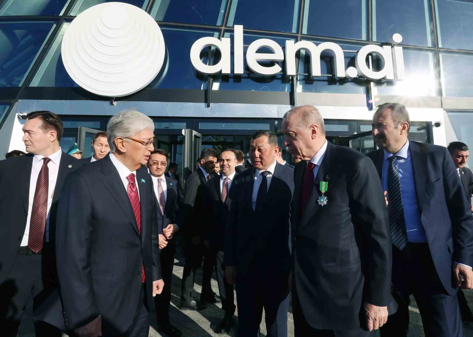 Cumhurbaşkanı Erdoğan, Astana’da Alem.AI Yapay Zeka Merkezi’ni ziyaret etti 8 cumhurbaskani erdogan astanada alemai yapay zeka merkezini ziyaret etti 4 WrdydWRt