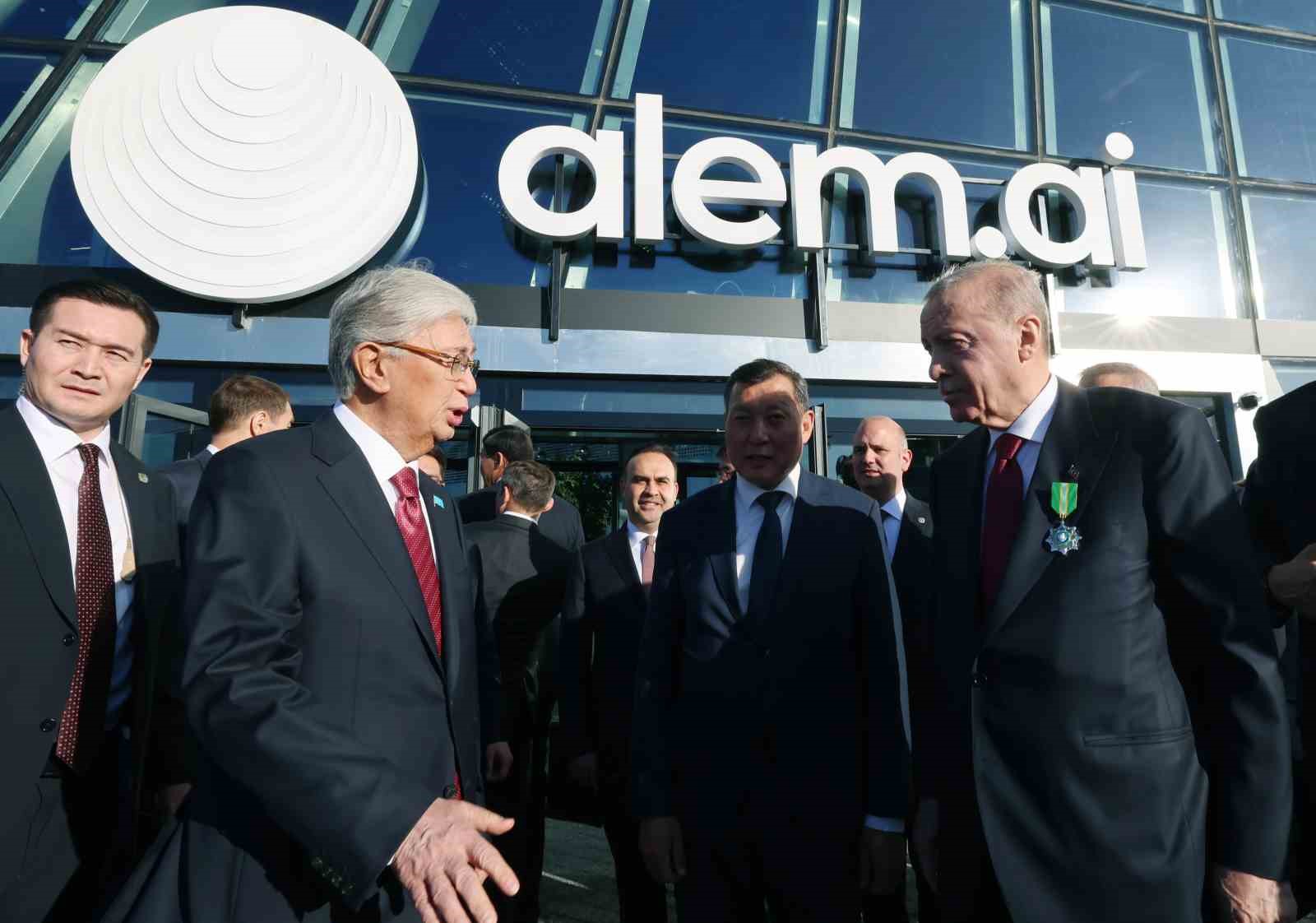Cumhurbaşkanı Erdoğan, Astana’da Alem.AI Yapay Zeka Merkezi’ni ziyaret etti 9 cumhurbaskani erdogan astanada alemai yapay zeka merkezini ziyaret etti 5 ALYbV5aR