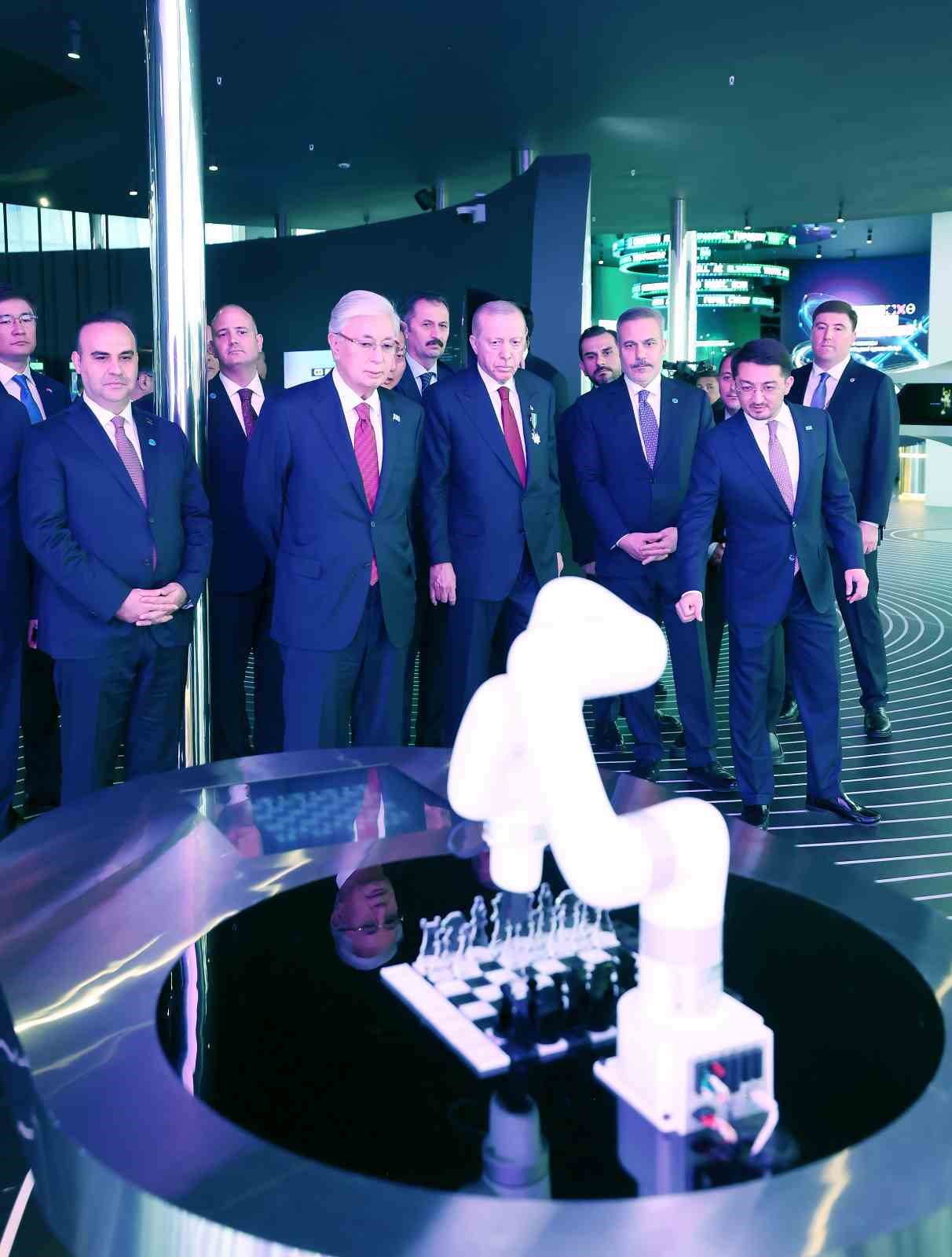 Cumhurbaşkanı Erdoğan, Astana’da Alem.AI Yapay Zeka Merkezi’ni ziyaret etti 10 cumhurbaskani erdogan astanada alemai yapay zeka merkezini ziyaret etti 6 Tp8QJEJP