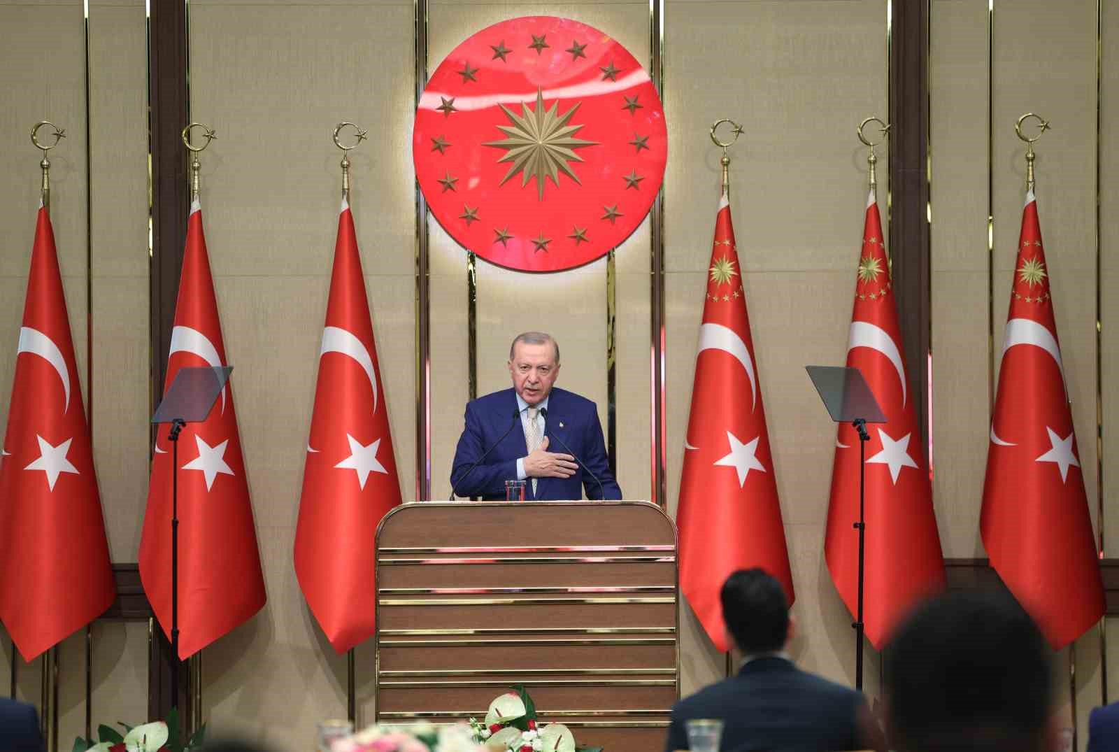 Cumhurbaşkanı Erdoğan: "Avrupa Türk toplumunu kimseye ezdirmeyiz, ezmeye çalışan kifayetsizlere de hadlerini pekala bildiririz" 9 cumhurbaskani erdogan avrupa turk toplumunu kimseye ezdirmeyiz ezmeye calisan kifayetsizlere de hadlerini pekala bildiririz U8PRNZ1M