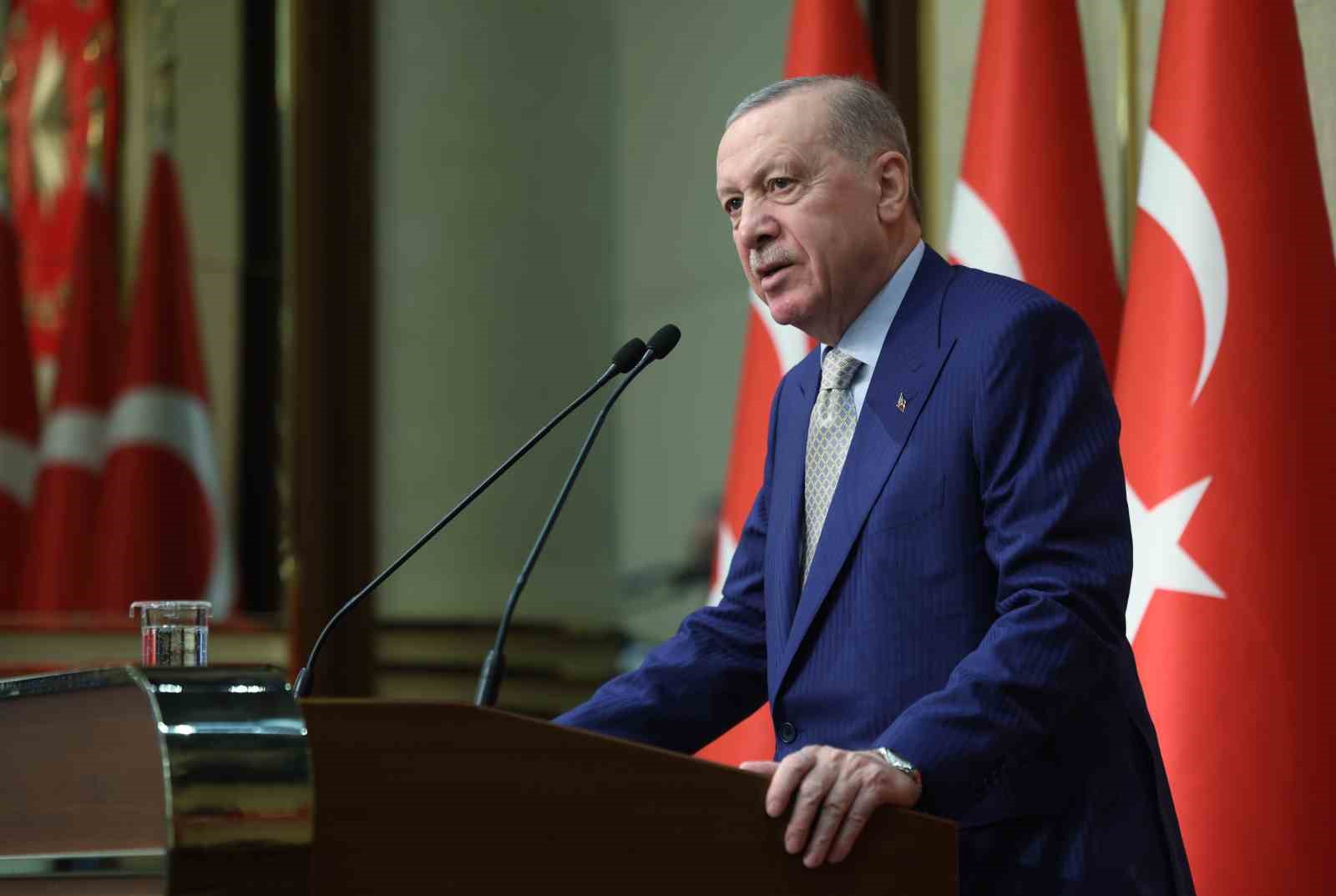 Cumhurbaşkanı Erdoğan: "Avrupa Türk toplumunu kimseye ezdirmeyiz, ezmeye çalışan kifayetsizlere de hadlerini pekala bildiririz" 13 cumhurbaskani erdogan avrupa turk toplumunu kimseye ezdirmeyiz ezmeye calisan kifayetsizlere de hadlerini pekala bildiririz bdF8svMd