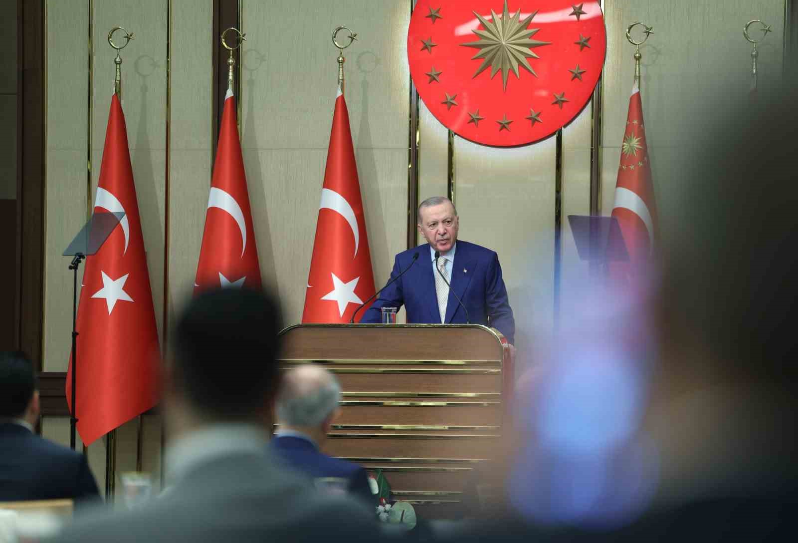 Cumhurbaşkanı Erdoğan: "Avrupa Türk toplumunu kimseye ezdirmeyiz, ezmeye çalışan kifayetsizlere de hadlerini pekala bildiririz" 12 cumhurbaskani erdogan avrupa turk toplumunu kimseye ezdirmeyiz ezmeye calisan kifayetsizlere de hadlerini pekala bildiririz iDbjmN4R
