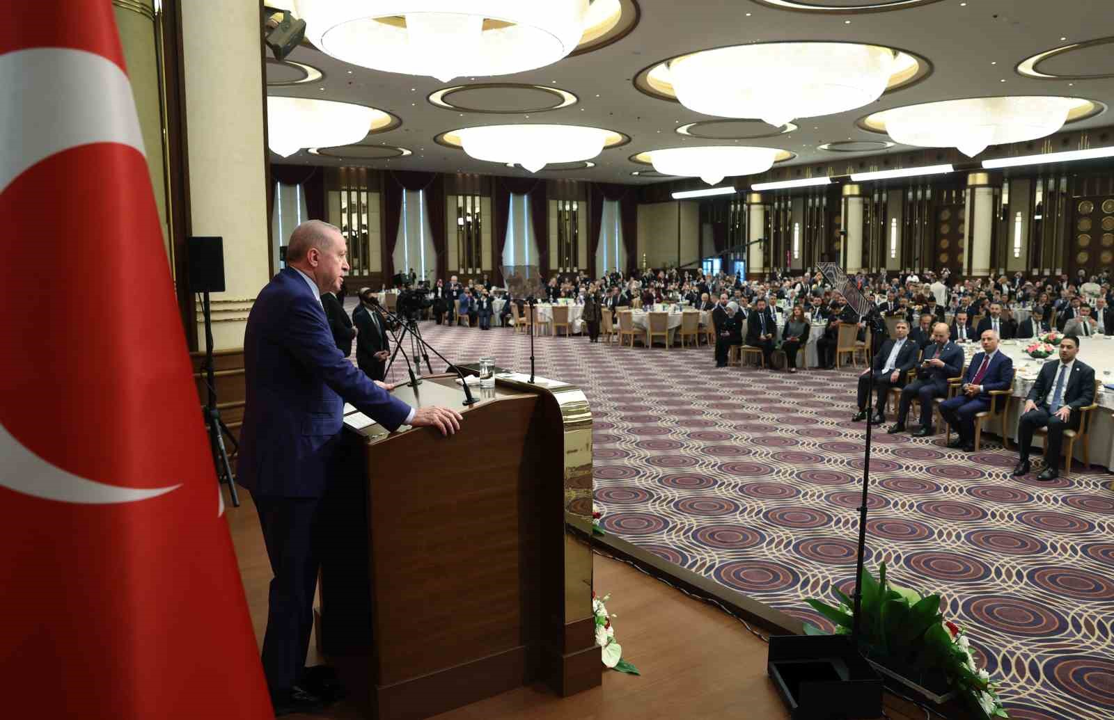 Cumhurbaşkanı Erdoğan: "Avrupa Türk toplumunu kimseye ezdirmeyiz, ezmeye çalışan kifayetsizlere de hadlerini pekala bildiririz" 4 cumhurbaskani erdogan avrupa turk toplumunu kimseye ezdirmeyiz ezmeye calisan kifayetsizlere de hadlerini pekala bildiririz vV1t3tQl