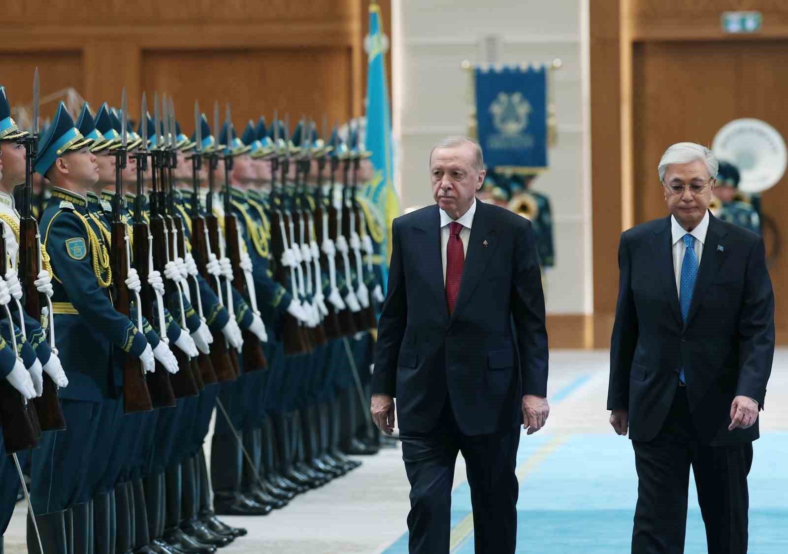 cumhurbaskani erdogan bagimsizlik sarayinda resmi torenle karsilandi 5 PwdJG2GI