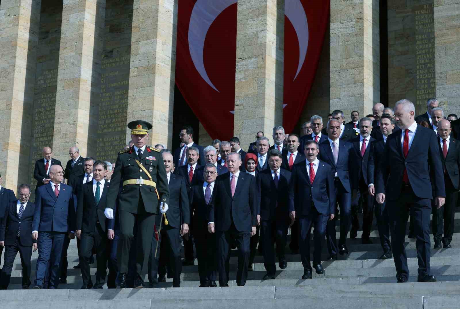 cumhurbaskani erdogan baskanligindaki devlet erkani anitkabiri ziyaret etti 10 bjkCQXZW