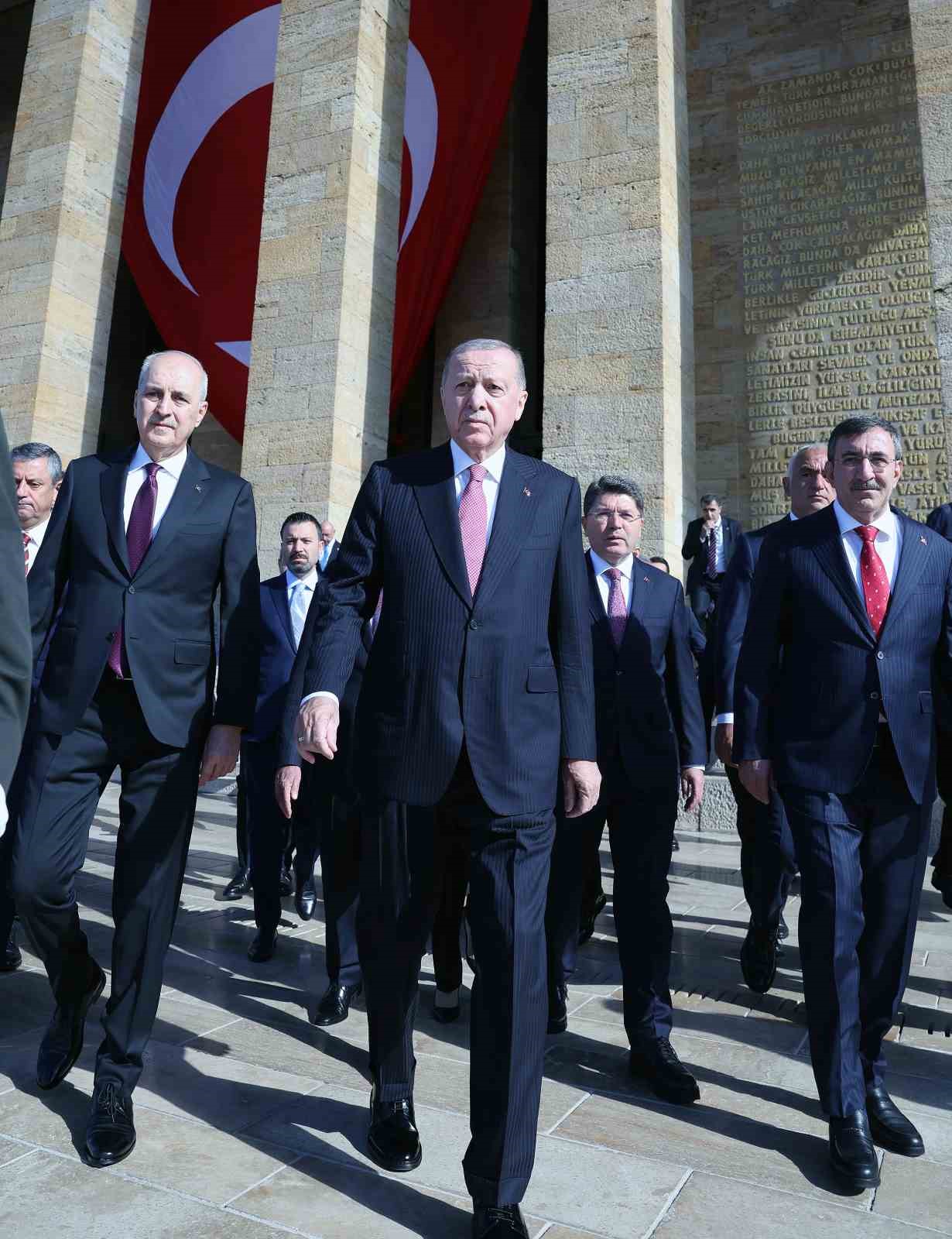 cumhurbaskani erdogan baskanligindaki devlet erkani anitkabiri ziyaret etti 13 WM4jv35X