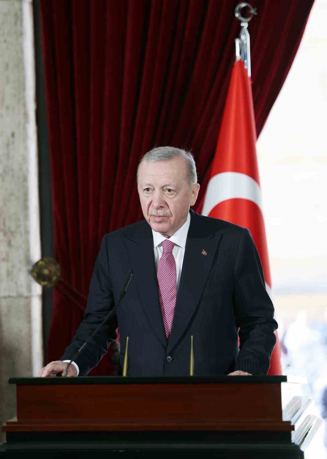 cumhurbaskani erdogan baskanligindaki devlet erkani anitkabiri ziyaret etti 14 HrBumiqM