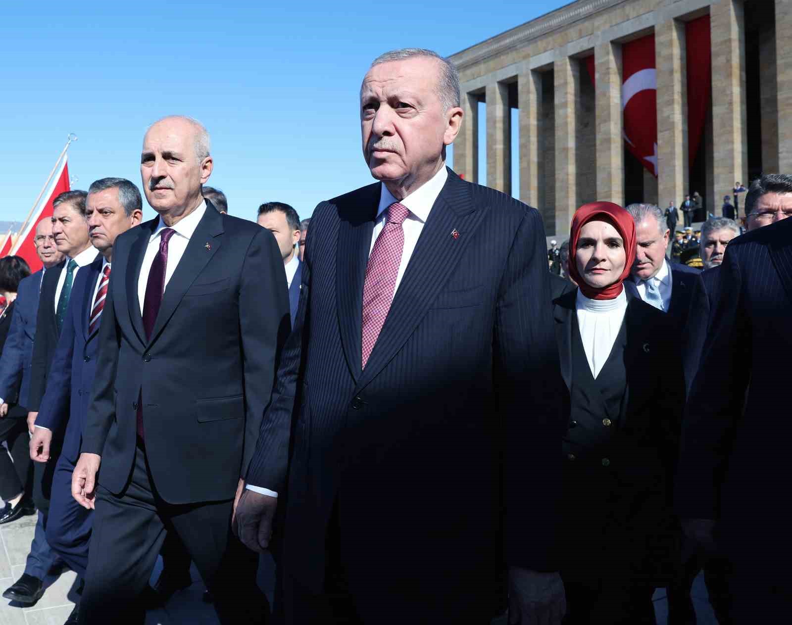 cumhurbaskani erdogan baskanligindaki devlet erkani anitkabiri ziyaret etti 4 JpKIuAH4