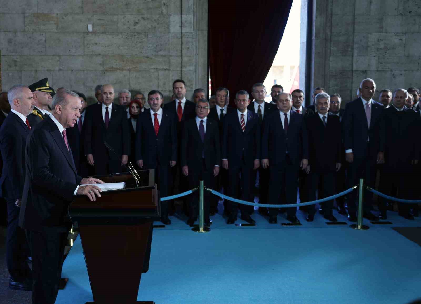 cumhurbaskani erdogan baskanligindaki devlet erkani anitkabiri ziyaret etti 5