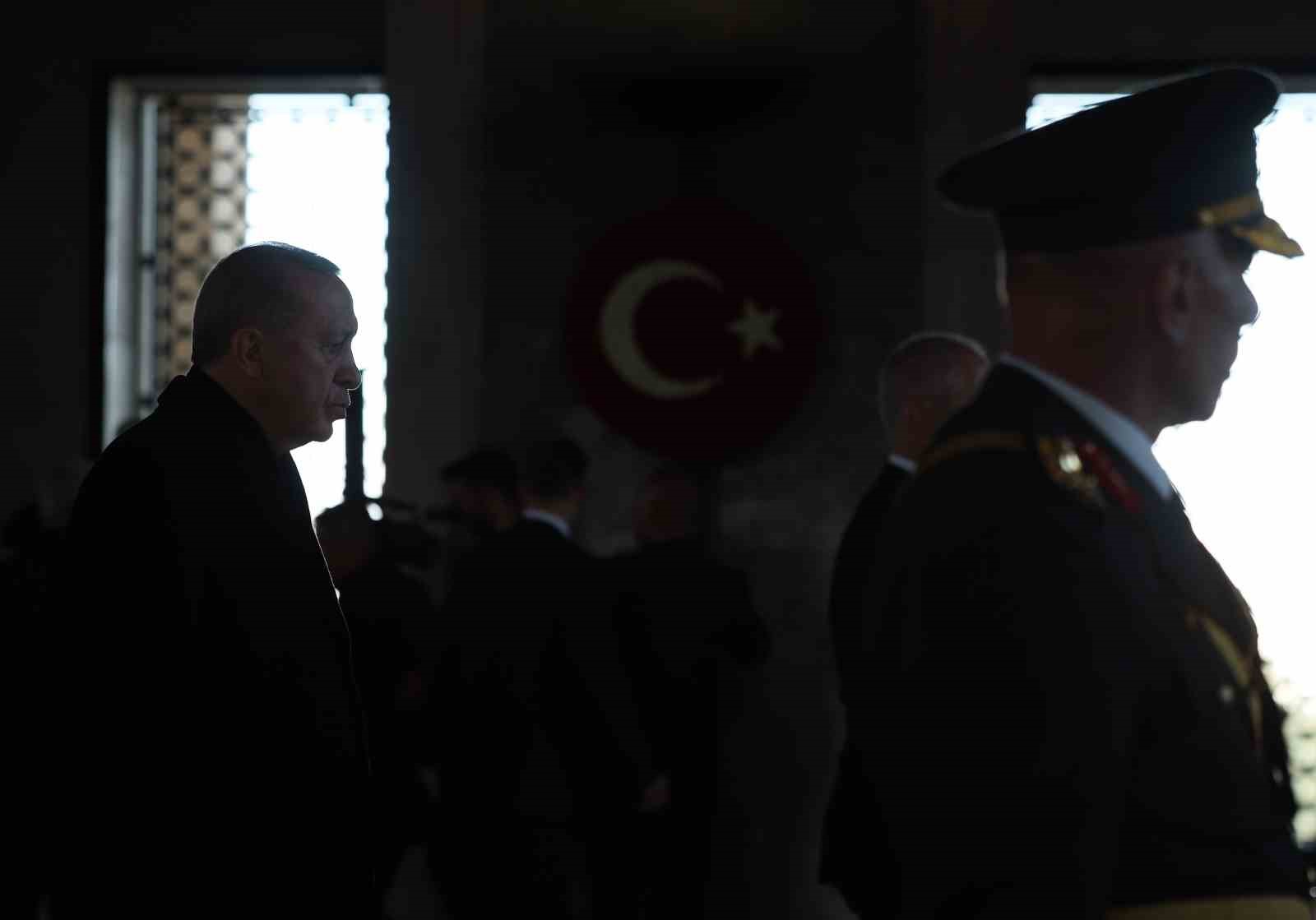cumhurbaskani erdogan baskanligindaki devlet erkani anitkabiri ziyaret etti 9 OjMwVL6v