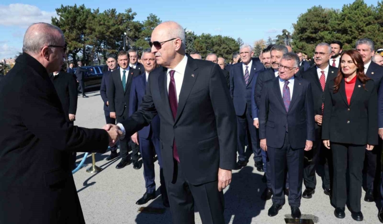 cumhurbaskani-erdogan-baskanligindaki-devlet-erkani-anitkabiri-ziyaret-etti-Qs9kz2vB.jpg