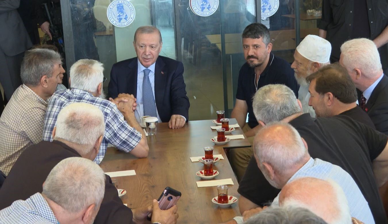 cumhurbaskani erdogan beyoglunda vatandaslarla bulustu 1