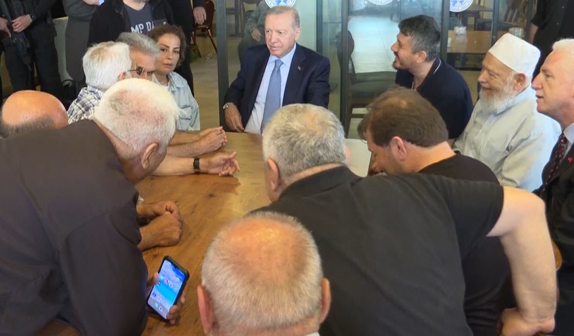 cumhurbaskani erdogan beyoglunda vatandaslarla bulustu 3