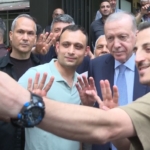 cumhurbaskani-erdogan-beyoglunda-vatandaslarla-bulustu-JUNrQ7bp.jpg