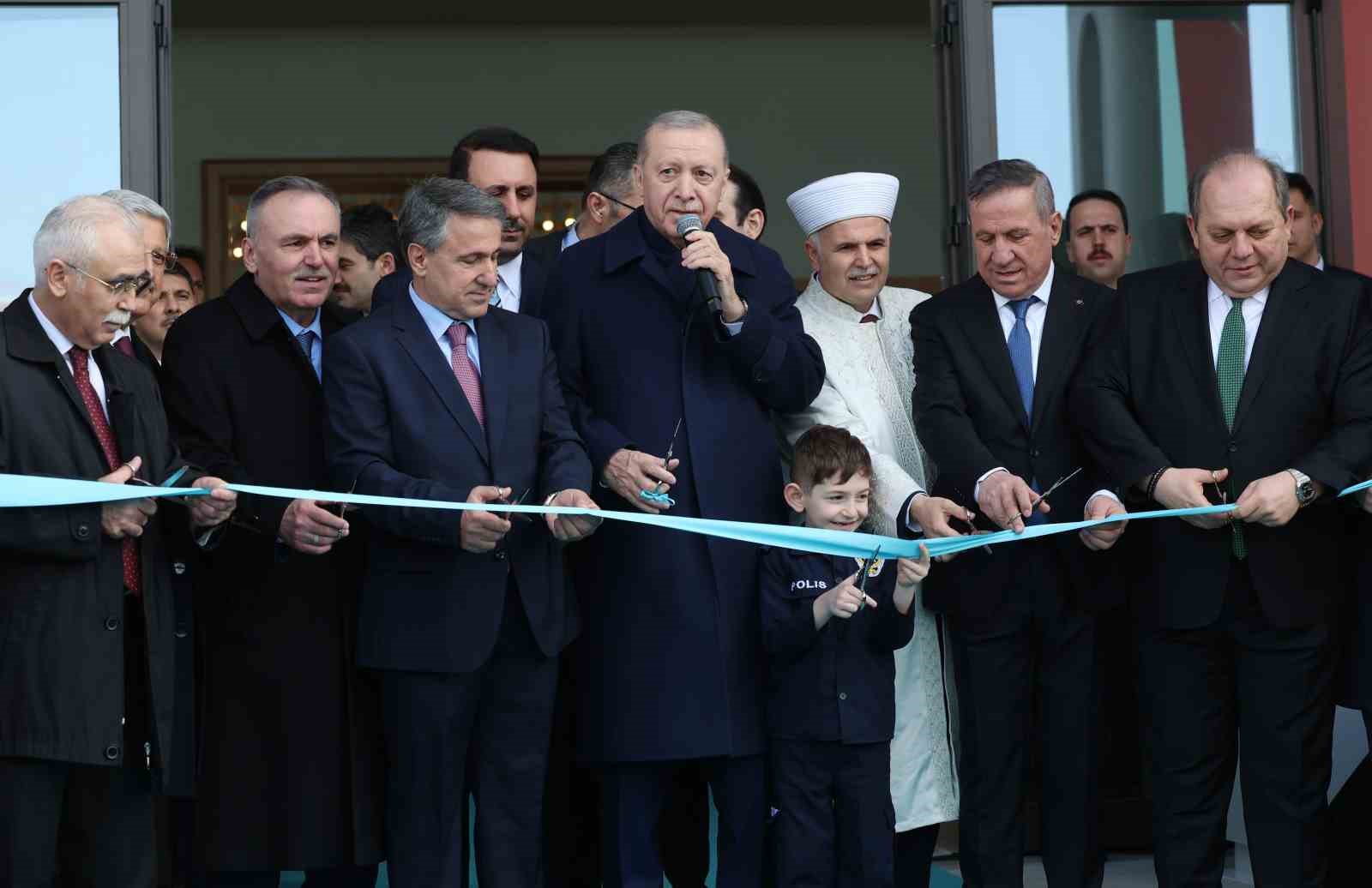 Cumhurbaşkanı Erdoğan: "Birileri bizi ruh köklerimizden koparmak istese de milli ve manevi kimliğimize sahip çıkmaya devam edeceğiz" 11 cumhurbaskani erdogan birileri bizi ruh koklerimizden koparmak istese de milli ve manevi kimligimize sahip PLyQzAmU