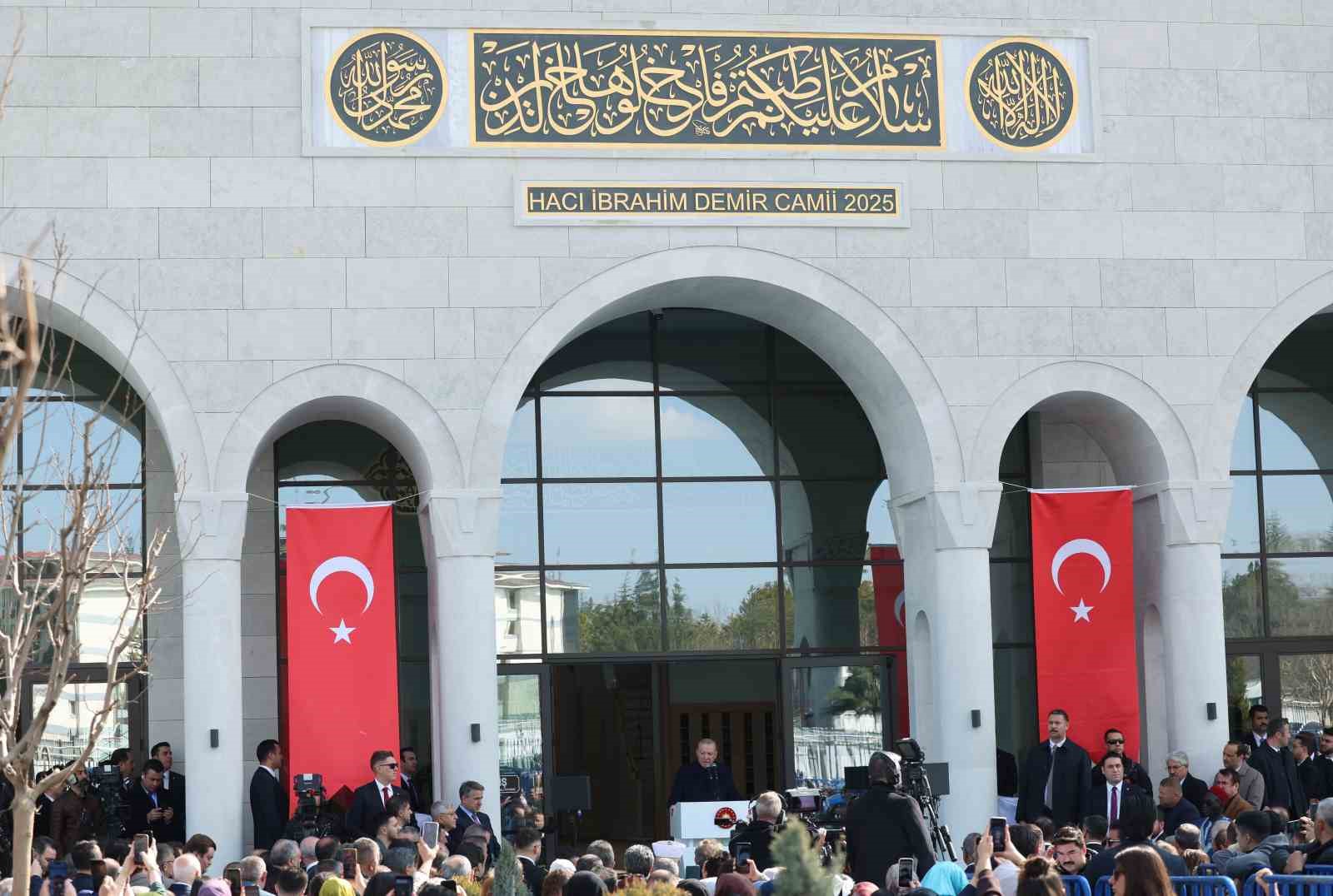Cumhurbaşkanı Erdoğan: "Birileri bizi ruh köklerimizden koparmak istese de milli ve manevi kimliğimize sahip çıkmaya devam edeceğiz" 10 cumhurbaskani erdogan birileri bizi ruh koklerimizden koparmak istese de milli ve manevi kimligimize sahip kXaIKUwI