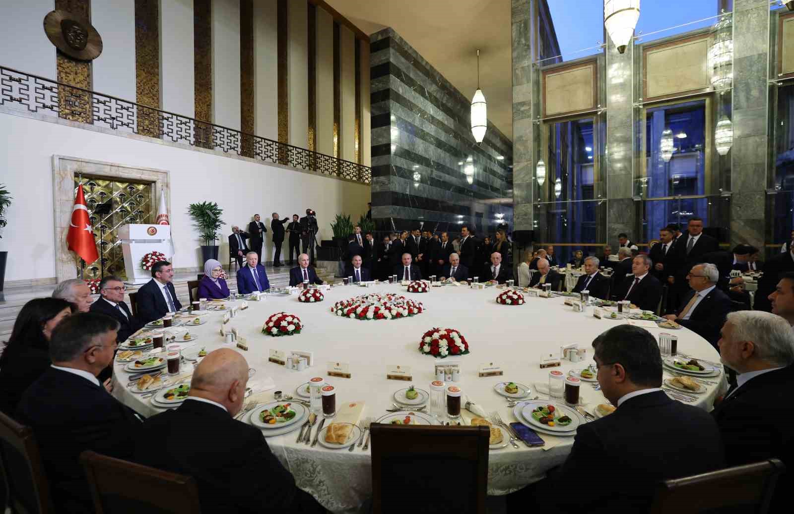 cumhurbaskani erdogan biz bolgemizi ve insanligi ilgilendiren meselelerde asla tarafsiz degiliz 12