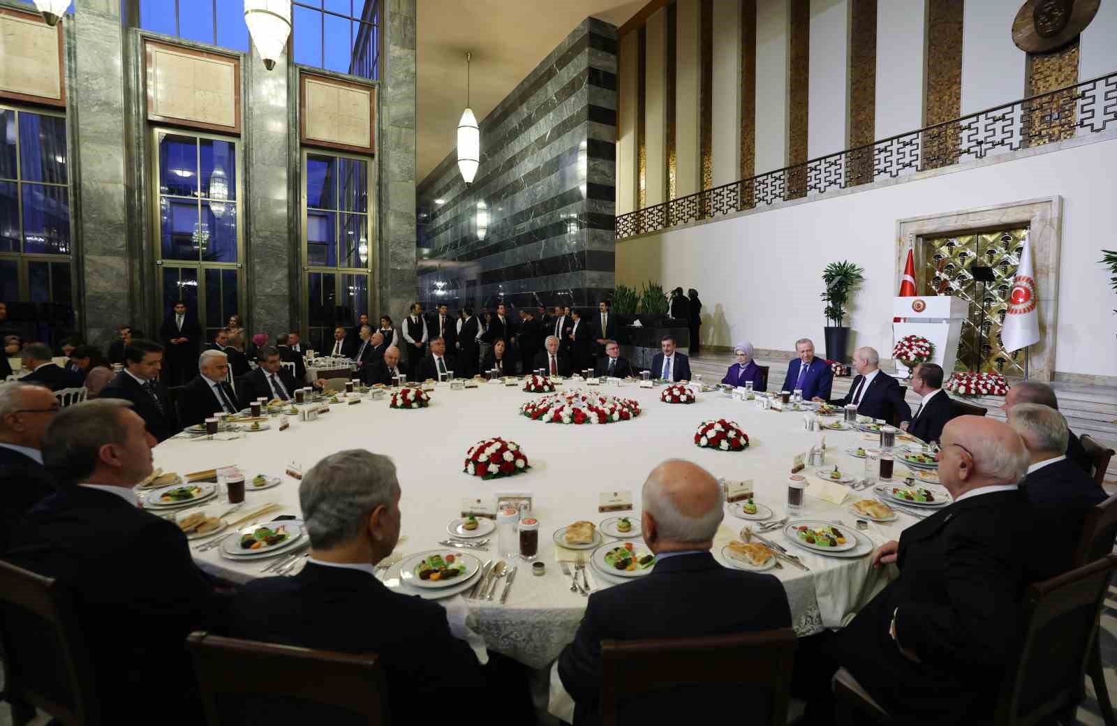 cumhurbaskani erdogan biz bolgemizi ve insanligi ilgilendiren meselelerde asla tarafsiz degiliz 14 jcUvzr5n